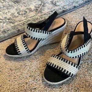 Old Navy wedges sandals size 6 tan n black